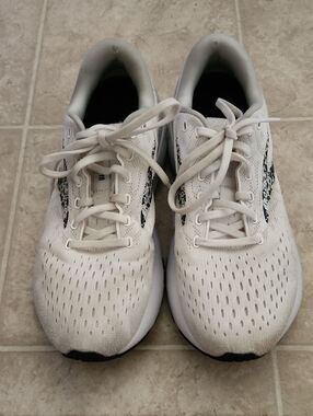 Brooks Women’s Ghost 16 Running Shoes In White/Oyster/Lava Colorway